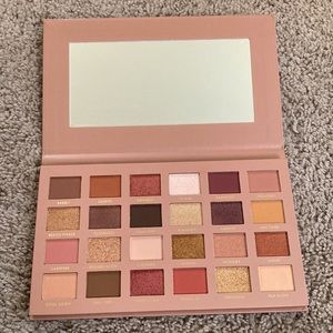 NWOT Brazilian glow eyeshadow palette